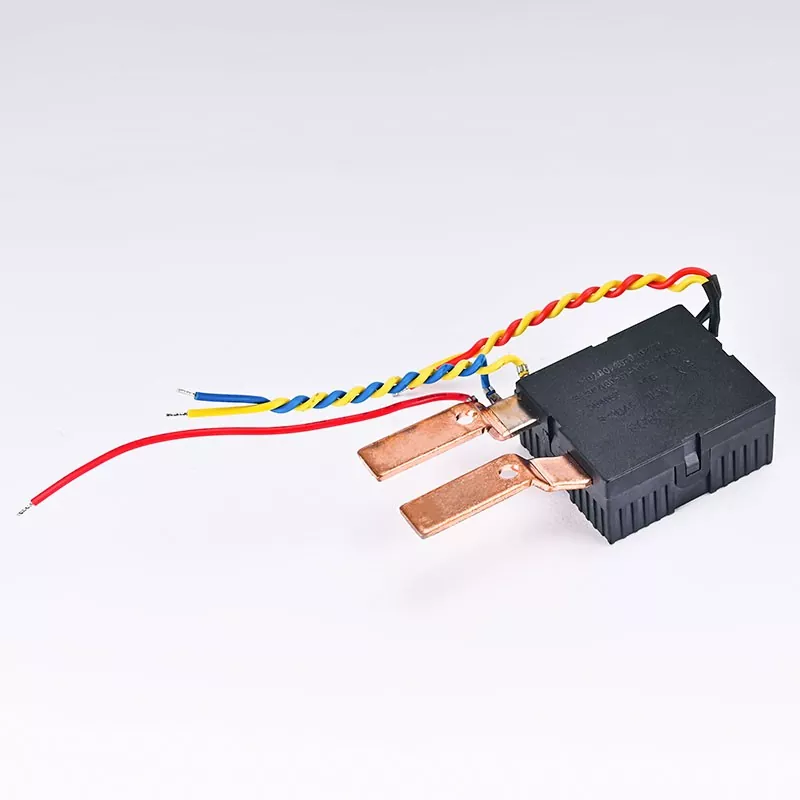 80A Tək Fazalı 4P Dəmiryol Tipi Bağlama Relesi
